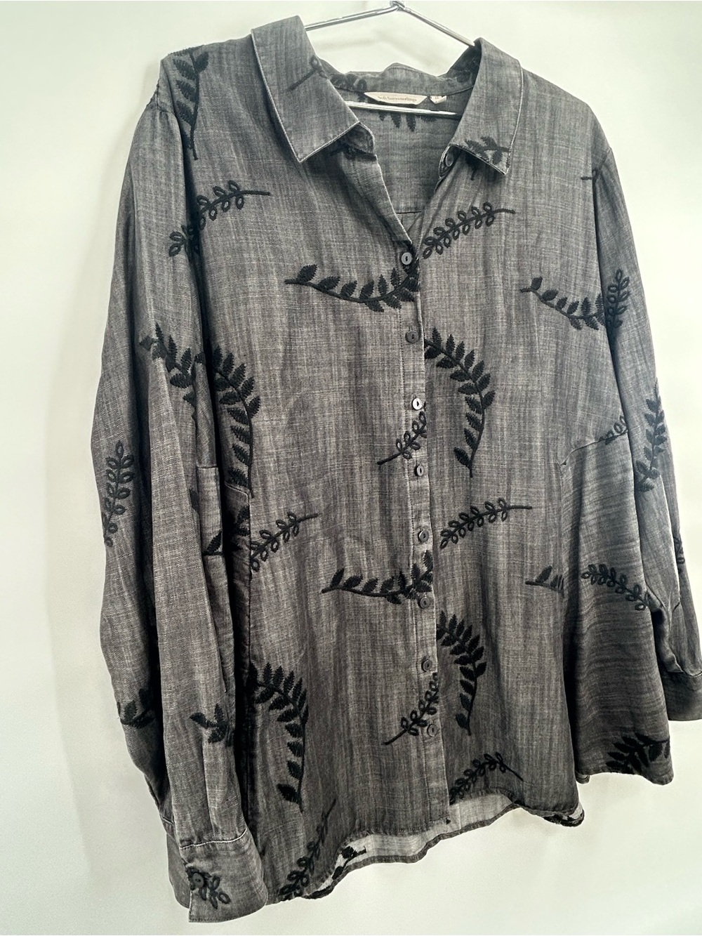 Soft Surroundings Gray Chambray Tunic Black Embroidered Papyrus Leaf 2x - Picture 9 of 10